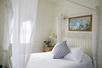 Inn At Old Harbor Нью-Шорхэм Экстерьер фото